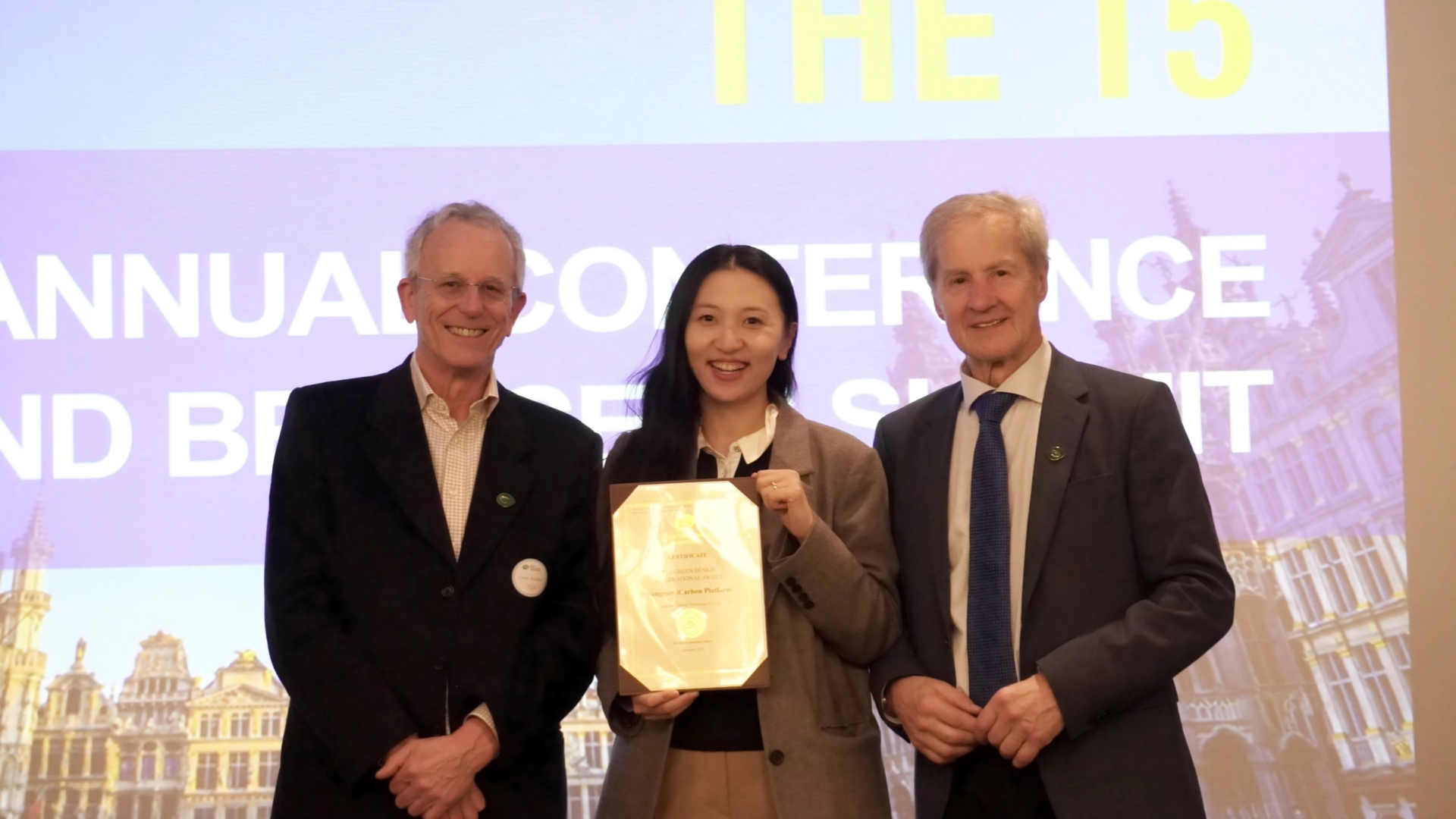 Dynamic Design Excellence: iCarbon Awarded the Green Design "Oscar"